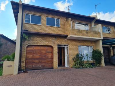 Duplex For Sale in Oakdene, Johannesburg
