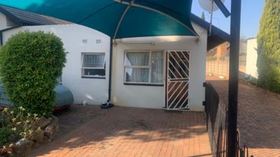 Cottage For Rent in Birchleigh, Kempton Park